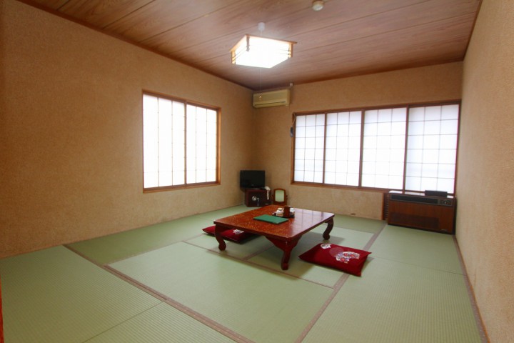 お部屋は7畳半~10畳の和室です。 お部屋は7畳半~10畳の和室です。