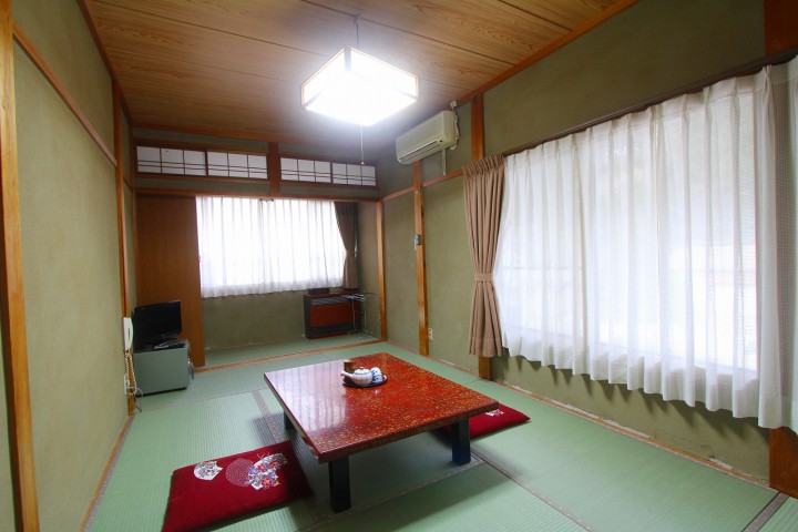お部屋は7畳半~10畳の和室です。 お部屋は7畳半~10畳の和室です。