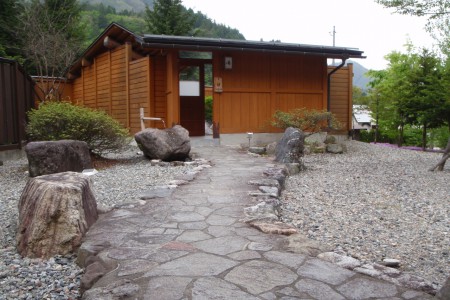 風情ある石畳を歩いた先に貸切露天風呂 風情ある石畳を歩いた先に貸切露天風呂